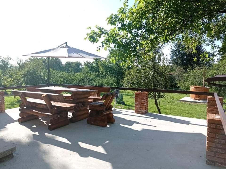 Casa Rurala Cu Livada Lavandra クンピナ エクステリア 写真